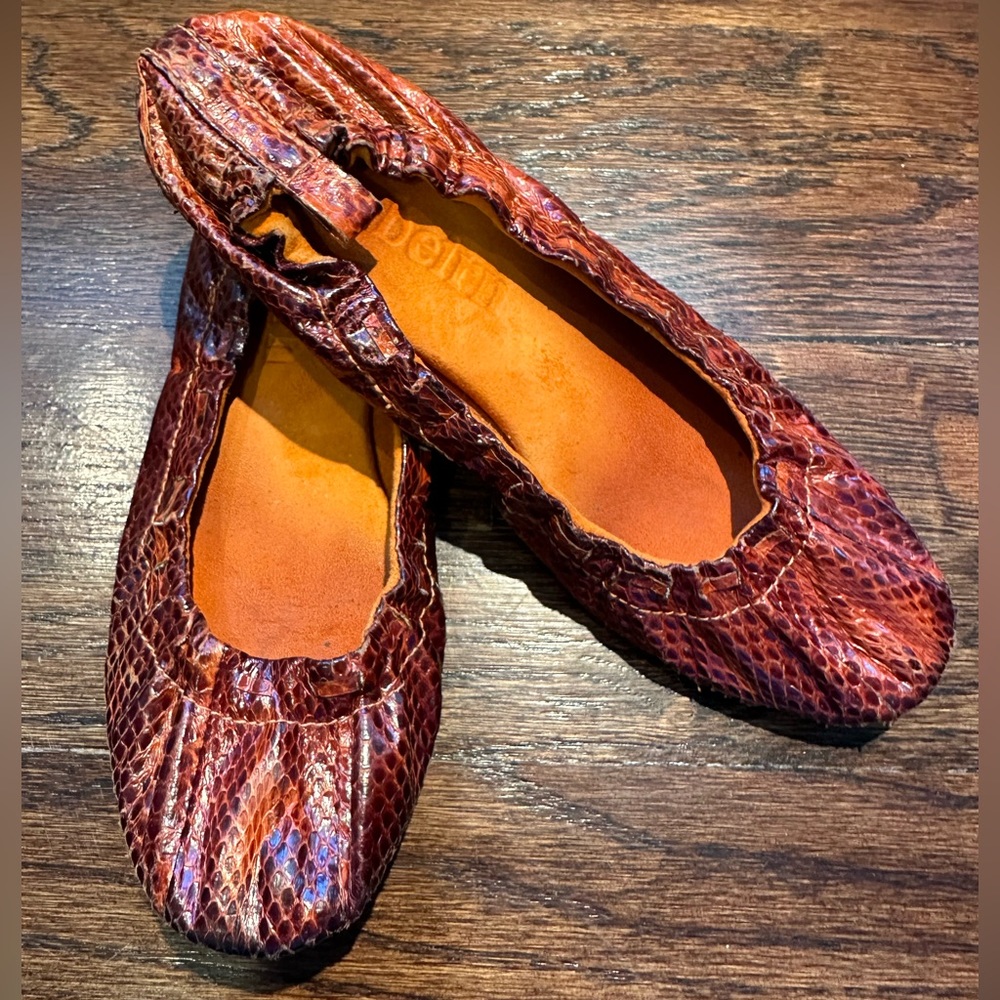 Beautiful barely worn Biern red snake ballet flats